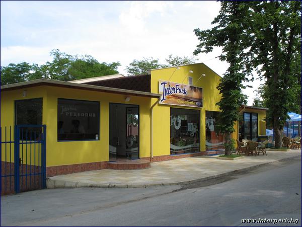 Interpark global. Кранево Болгария рестораны и кафе. Inter Park сок. Деревня Кранево оранжевого цвета коттедж фото.